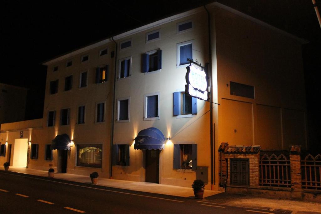 Hotel Calvi-Ristorante Mainor Vittorio Veneto Zewnętrze zdjęcie